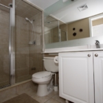 Main bathroom - Platinum Suites - Furnished Apartments Mississauga