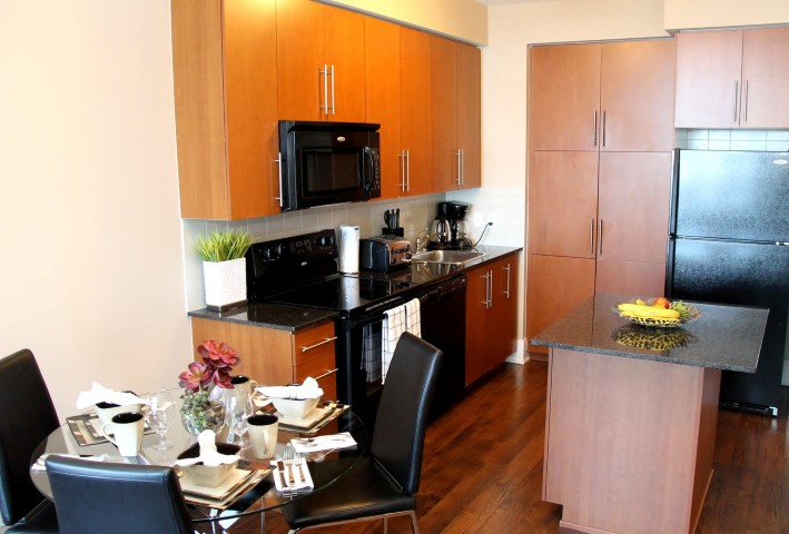 Kitchen - Platinum Suites - Furnished Apartments Mississauga